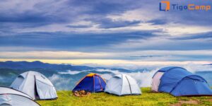5 chiếc lều cắm trại trên núi