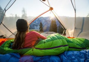 Túi ngủ và lều là 2 món đồ thường được quan tâm khi đi camping