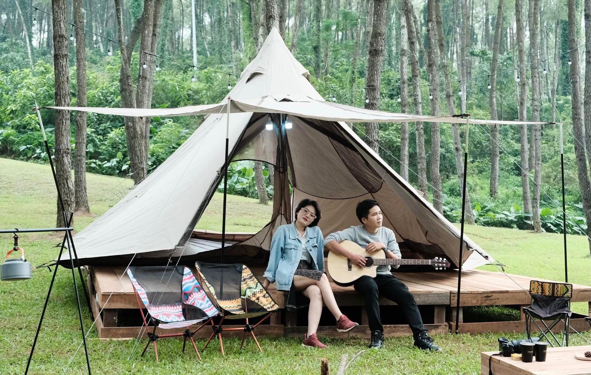 Cắm trại chính là một hoạt động du lịch thú vị, giúp mọi người tận hưởng không khí trong lành của thiên nhiên