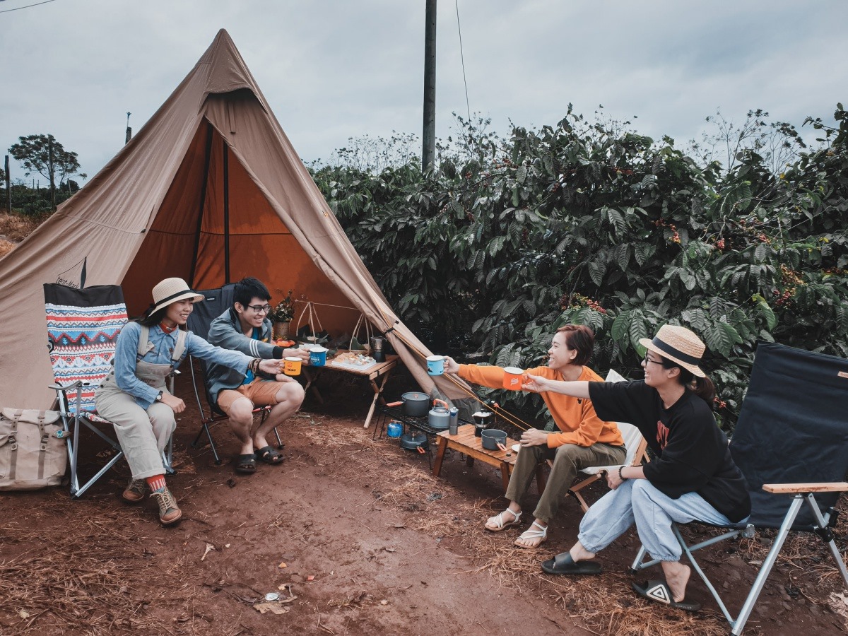 Đi cắm trại vào dịp tết đến xuân về là một trải nghiệm mới lạ và thú vị. 